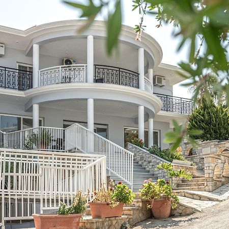 Christina Apartments チィリヴィ エクステリア 写真